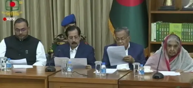 শেখ হাসিনার সংবাদ সম্মেলনে সরকারের মন্ত্রী ও আওয়ামী লীগের সিনিয়র নেতারাও উপস্থিত ছিলেন