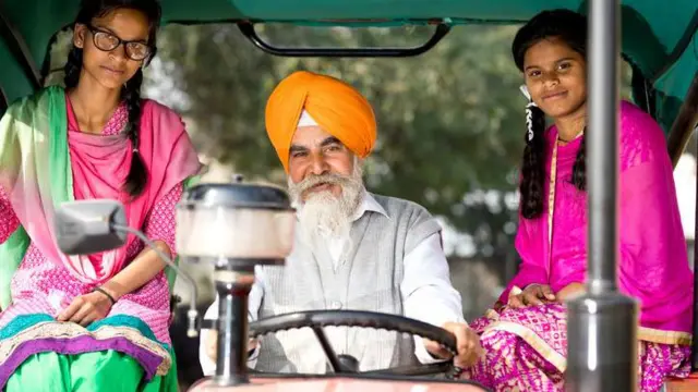 ਬੱਚੇ ਆਪਣੇ ਦਾਦਾ ਨਾਲ