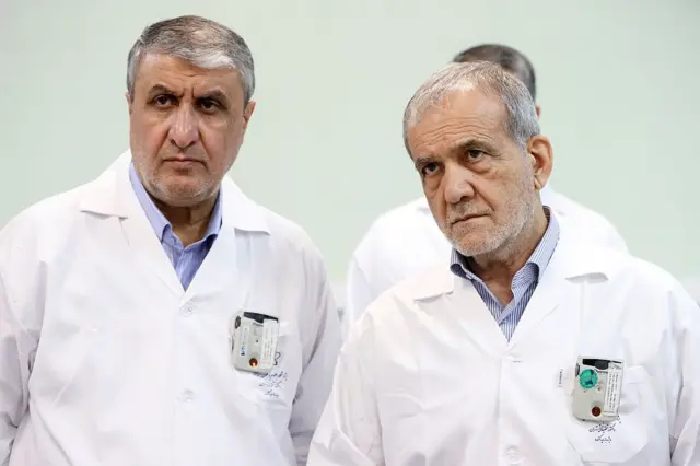 2025-ஆம் ஆண்டு தெஹ்ரானில் உள்ள ஓர் அணு நிலையத்தை இரான் அதிபர் பார்வையிட்டபோது 