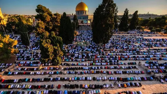 Muçulmandos orandolimite de saque betspeedfrente à mesquitalimite de saque betspeedAl-Aqsa