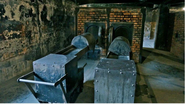 Auşvitsdəki krematoriya sobaları