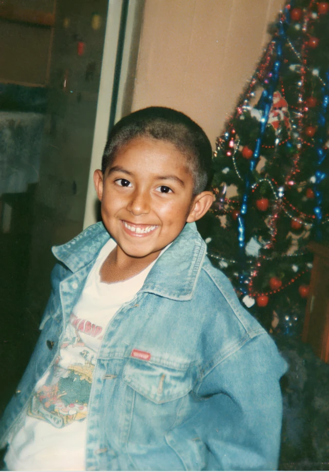 Cortez cuando tenía 6 años sonriendo