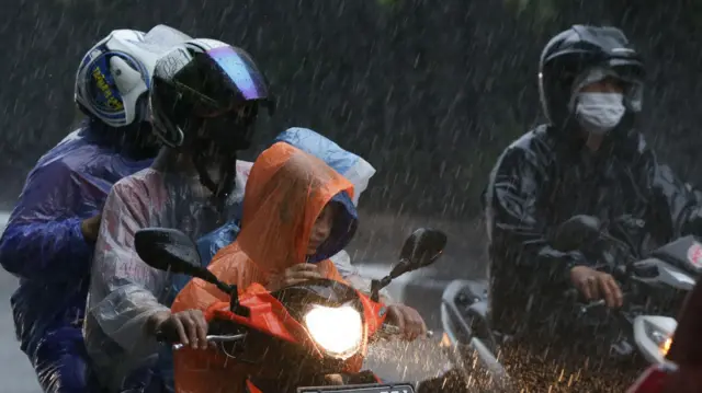 Mikroplastik ditemukan dalam air hujan di pesisir Jakarta.