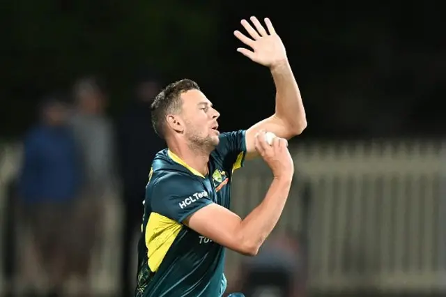 ඉන්දියාවේ රවි බිෂ්නෝයී, බටහිර ඉන්දීය කොදෙව් කණ්ඩායමේ අකීල් හුසේන්, ඕස්ට්‍රේලියාවේ ජෝෂ් හේසල්වුඩ්, ඇෆ්ගනිස්ථානයේ රෂිඩ් ඛාන් මෙන්ම දකුණු අප්‍රිකාවේ ටබ්රේයිස් සම්සී ද T20 ලෝක කුසලානයේ දී දක්ෂතා දක්වනු ඇති බවට සැලකිය හැකි පන්දු යවන්නන් අතර පෙරමුණේ පසුවෙති.