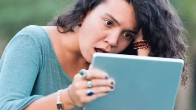 ਇੱਕ ਹੈਰਾਨ ਔਰਤ