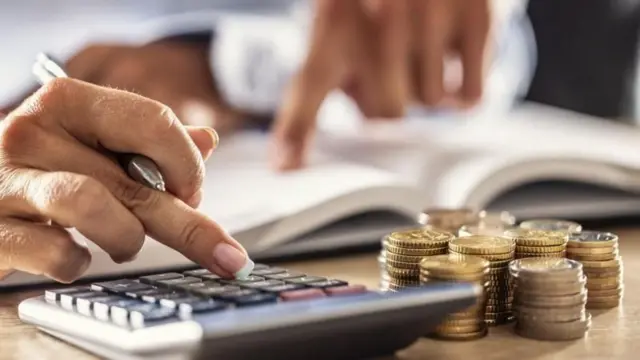 சில வெளிநாட்டவர்கள் வரியைத் தவிர்ப்பதற்காக நாட்டை விட்டு வெளியேறலாம், மேலும் வெளிநாட்டு முதலீடும் குறையக்கூடும் என்றும் கஷூப் கருதுகிறார். 