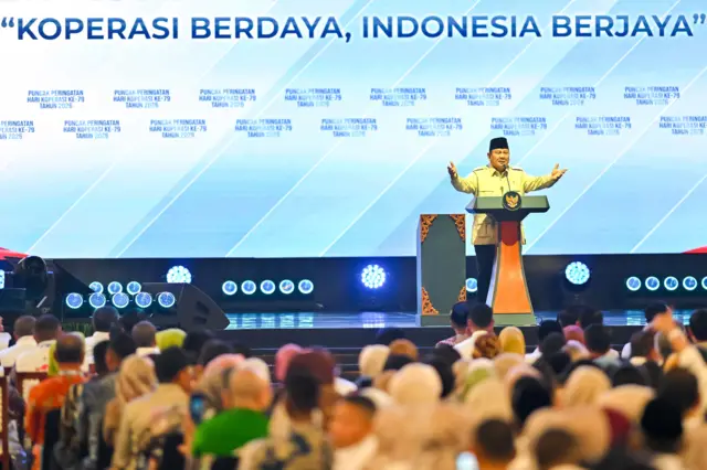 Presiden Prabowo Subianto menyampaikan sambutannya saat puncak peringatan Hari Koperasi Nasional ke-79 di Indonesia Arena, Gelora Bung Karno, Jakarta, Minggu (12/07). Peringatan Hari Koperasi Nasional ke-79 Tahun 2026 itu bertemakan Koperasi Berdaya Indonesia Berjaya. 