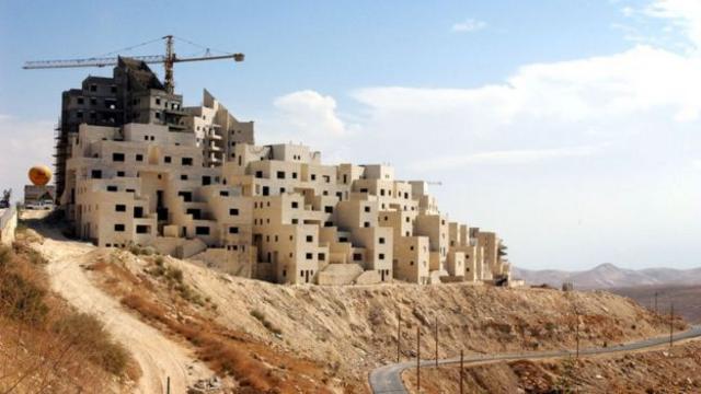 منازل كانت تحت الإنشاء في مستوطنة معاليه أدوميم اليهودية في الضفة الغربية، في 16 أكتوبر/تشرين أول 2003