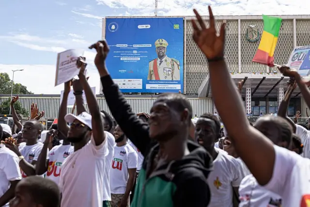 Une foule de militants en Guinée.