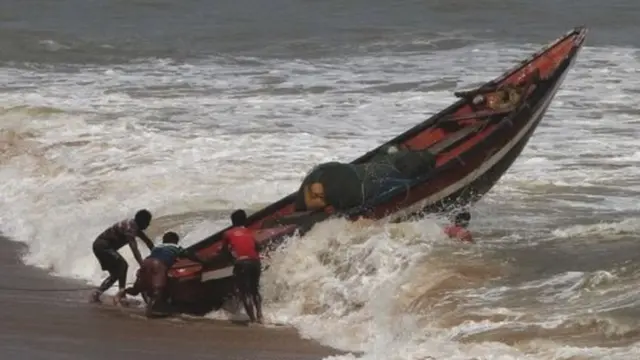இலங்கை சிறைபிடித்த தமிழக மீனவர் படகுகள்: நல்ல நிலையில் திரும்பக் கிடைக்குமா?