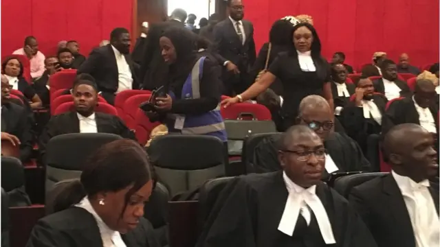 Ndị okaikpe nọ n'ụlọikpe