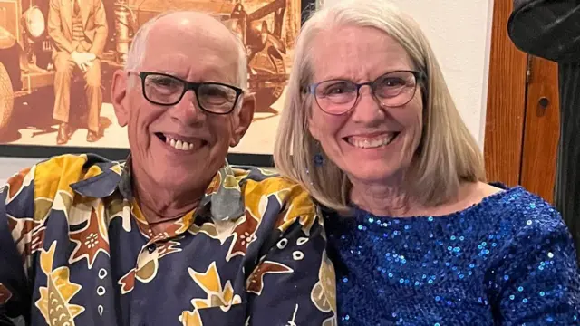 Joe Cordell (kiri) danan Barbara Cordell (kanan)