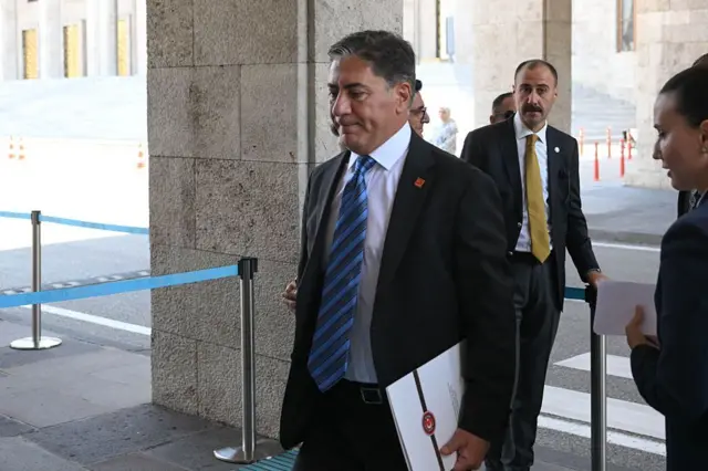 Murat emir yürürken. 