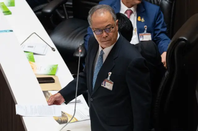 ชูศักดิ์ ศิรินิล เป็นเจ้าของร่างร่างแก้ไขเพิ่มเติมรัฐธรรมนูญ ม. 256 ฉบับแรกของเพื่อไทย โดยเขายื่นร่างต่อประธานสภาเมื่อ 16 ม.ค. 2567 แต่ประธานไม่ยอมบรรจุระเบียบวาระ เขาจึงเสนออีกญัตติขอให้รัฐสภาส่งศาลรัฐธรรมนูญตีความจำนวนครั้งประชามติ แต่ศาลไม่รับพิจารณา