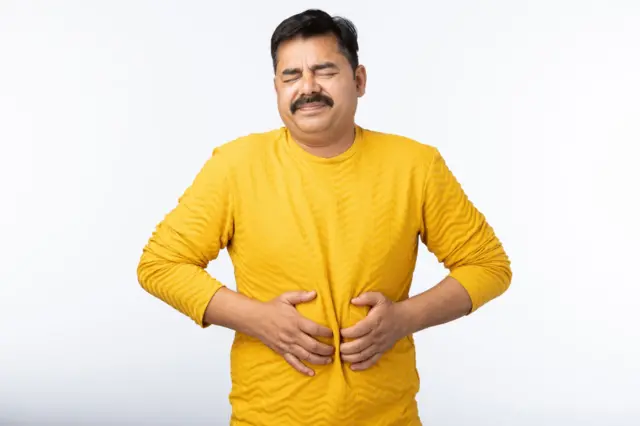 फूड पॉयझनिंग होण्याची कारणं काय असतात?