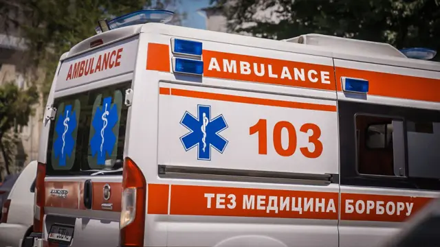 "Тез жардамдын" педиатры кезектеги чакырууда үй ээсинин кол салуусуна туш болду 