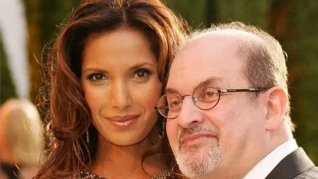 સલમાન રુશ્દી અને પદ્મલક્ષ્મીની તસવીર