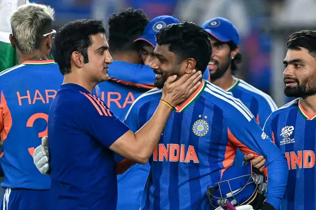 ਟ੍ਰਾਫ਼ੀ ਜਿੱਤਣ ਤੋਂ ਬਾਅਦ ਕੋਚ ਗੌਤਮ ਗੰਭੀਰ ਨਾਲ ਖੁਸ਼ੀ ਮਨਾਉਂਦੇ ਸੰਜੂ ਸੈਮਸਨ