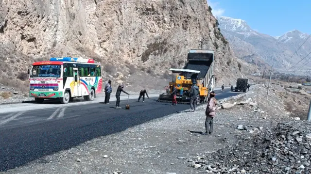 सडक निर्माण