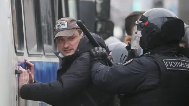 در مسکو قبل از تظاهرات بازداشت معترضان شروع شده است