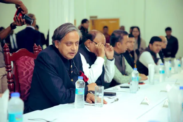 शशि थरूर