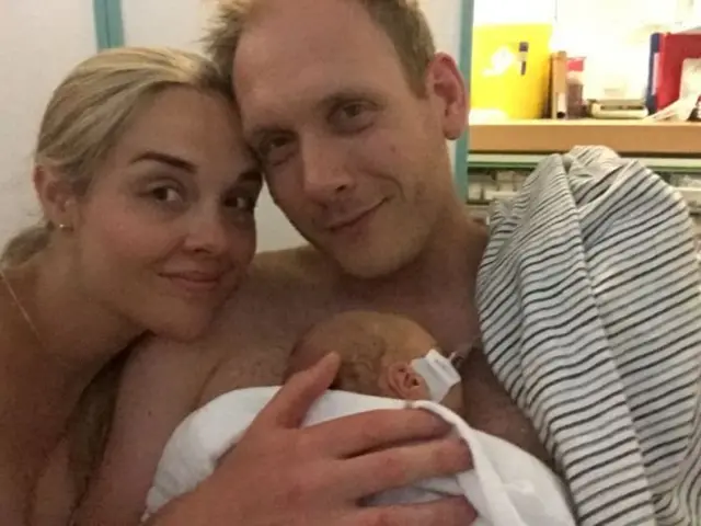 Елль із чоловіком та маленьким сином