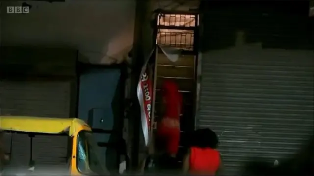 কাজের প্রতিশ্রুতি দিয়ে নানা দেশ থেকে নারীদের ভারতে নিয়ে যাওয়া হচ্ছে। কিন্তু তাদের সেখানে যৌনকর্মী হিসেবে কাজ করতে বাধ্য করার অভিযোগ আছে