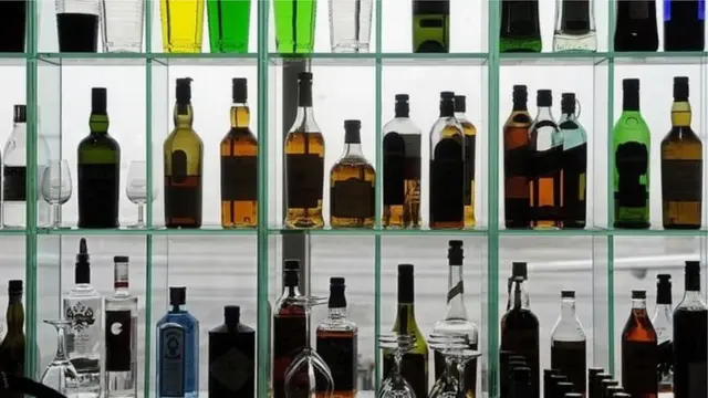 Пляшки з алкоголем