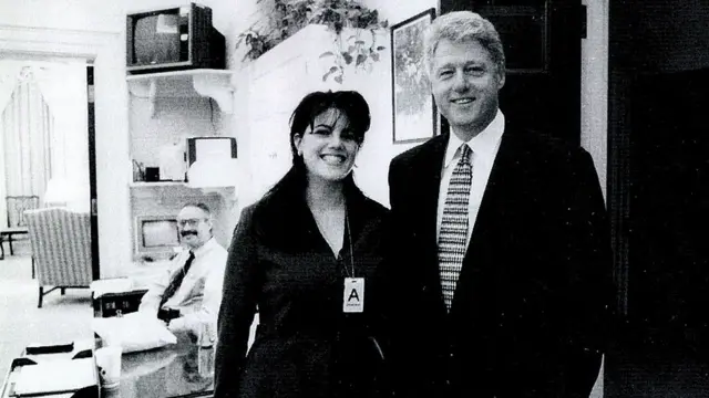 克林顿与莱温斯基在白宫的合影。