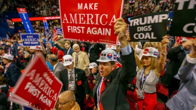 "Америка прежде всего" - лозунг кампании Трампа