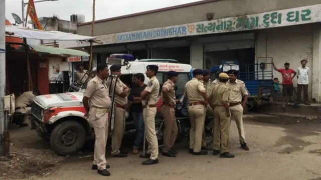 ઘટનાસ્થળે પોલીસ પહેરો