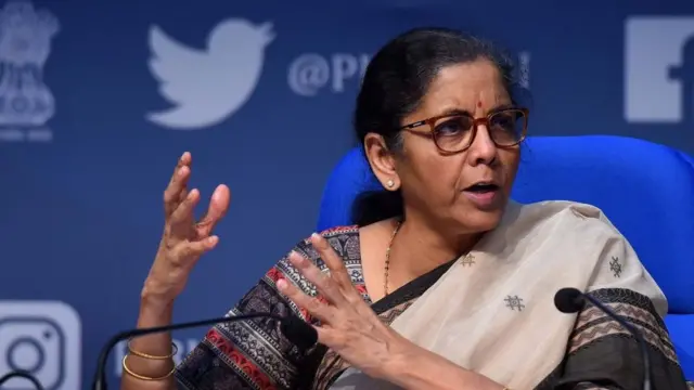 கொரோனா வைரஸ்: ஊரடங்கு எத்தனை நாள் நீட்டிப்பு? என்னென்ன தளர்வுகள்?