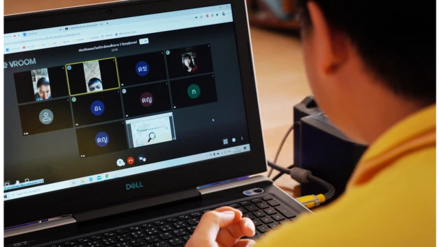 ครูสอนออนไลน์