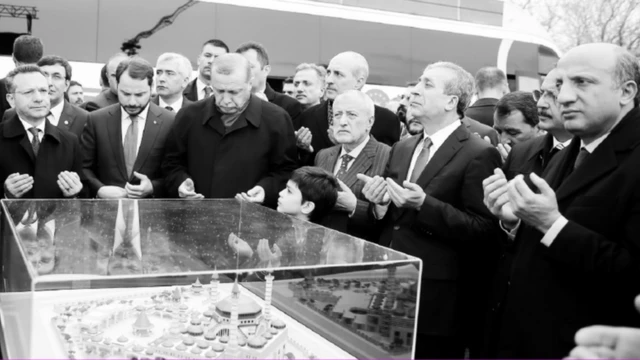 Diyarbakır'da İhsan Arslan'ın yaptırdığı caminin açılışında