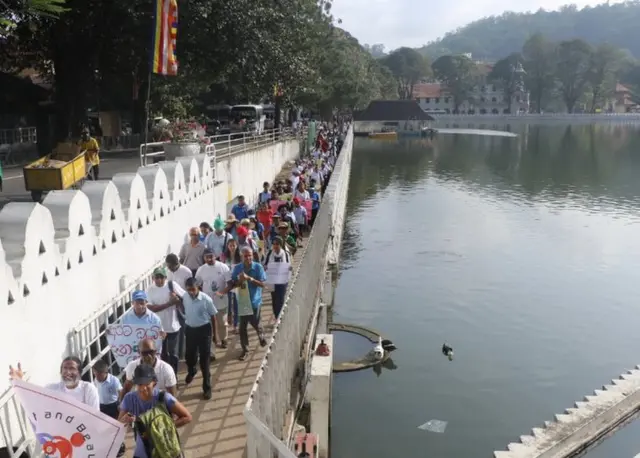 පා ගමන සඳහා මහනුවර දිස්ත්‍රික්කයේ විශේෂ පාසල් දහයක සිසු සිසුවියෝ එක්ව සිටියහ