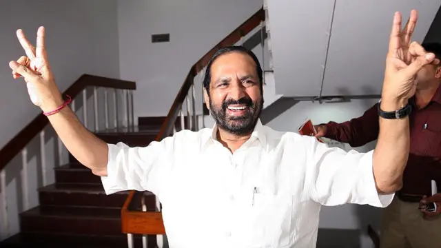 1996 पासून सुरेश कलमाडी कॉंग्रेसतर्फे सतत लोकसभेमध्ये पुण्यातून निवडणूक लढवत आणि जिंकत गेले. 