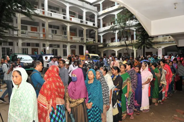 ভোট দেয়ার লাইন