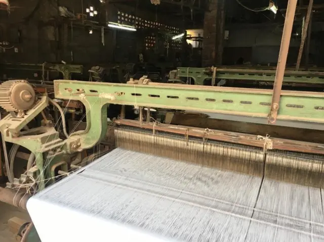 गोरखपुर में बुनकरों का कारखाना