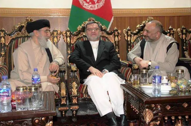 د ولسمشر دویم مرستیال سرور دانش او د ملي امنیت شورا سلاکار حنیف اتمر له ښاغلي حکمتیار سره وکتل