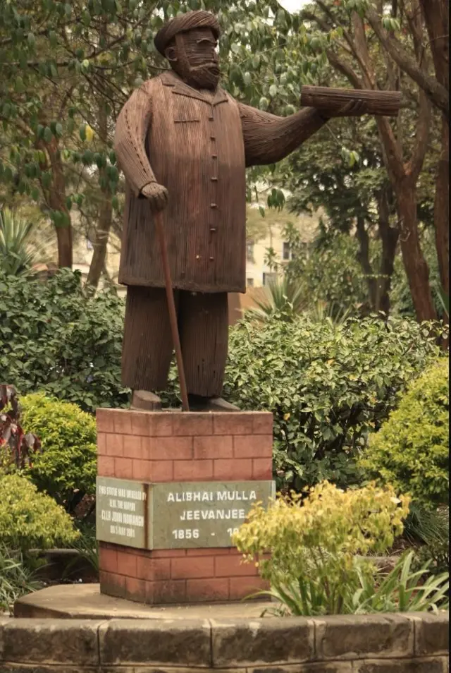 Alibhai Mulla Jeevanjee , અલીભાઈ મુલ્લા જીવણજી, કરાચી , કેન્યા , મુંબઈ , મૉમ્બાસા , ગુજરાત , ગુજરાતી વેપારી, રાજકારણ, રંગભેદની નીતિ, બ્રિટિશર્સ, ઇસ્ટ આફ્રિકા, બીબીસી ગુજરાતી