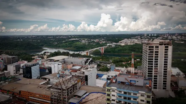 Vista aérea da Ciudad del Este