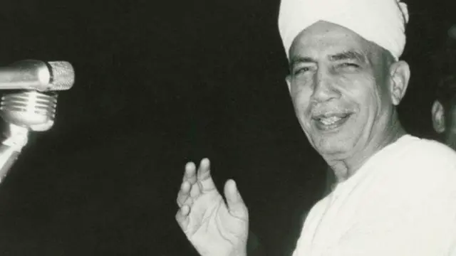 ચૌધરી ચરણસિંહ મોરારજી દેસાઈની સરકારમાં ગૃહમંત્રી હતા