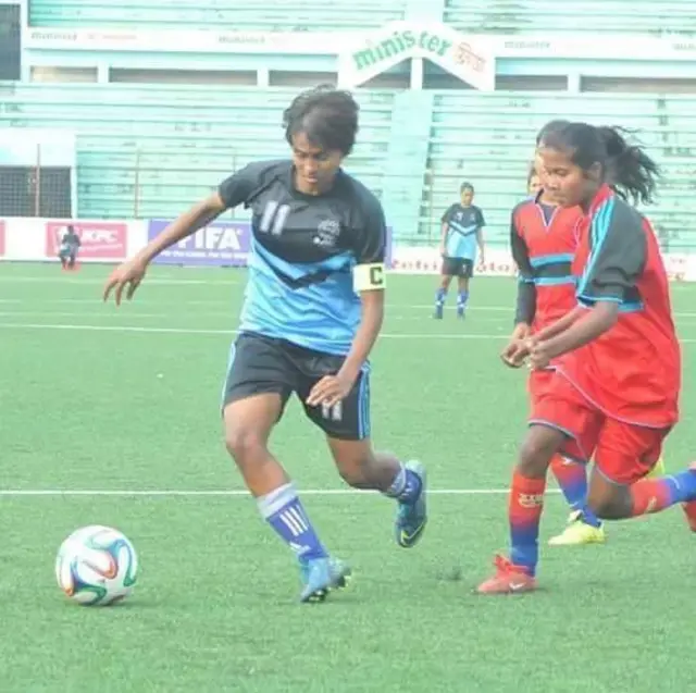 বিদেশের ক্লাবে সাবিনা প্রথম নারী ফুটবলার হয়ে খেলছেন