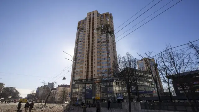 Обстріл житлового будинку в центрі української столиці