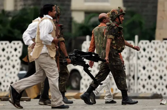 26/11 मुंबई हल्ल्यावेळी सदानंद दाते यांनी अत्यंत महत्त्वाची भूमिका बजावली होती. 