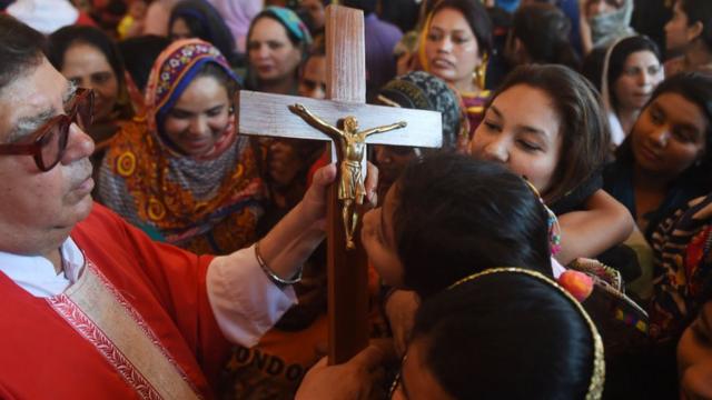 巴基斯坦约有250万名基督徒，占人口少于2%。