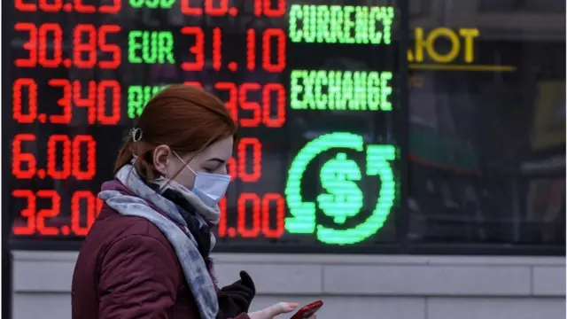 Ажиотаж на валютном рынке прекратился с введением карантина в марте. Что будет после его завершения?