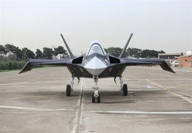 در سال ۲۰۱۳(بهمن ۱۳۹۱) ایران از جت جنگنده «قاهر-۳۱۳» رونمایی کرد که به عنوان نمادی از قدرت ملی مورد ستایش قرار گرفت ولی این هواپیما هرگز وارد یگان هوایی ایران نشد