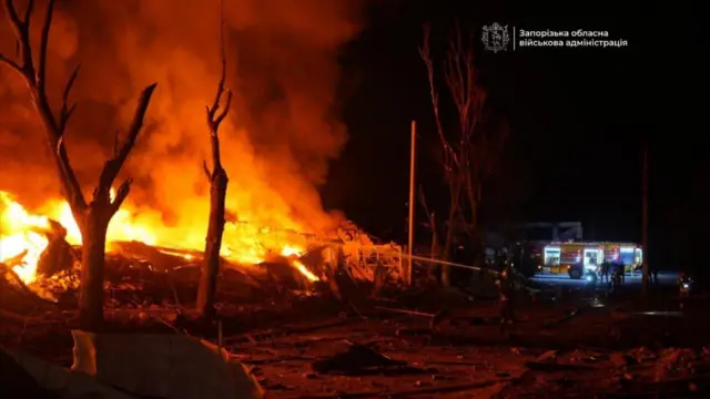 Пожежа внаслідок російського удару у Запоріжжі