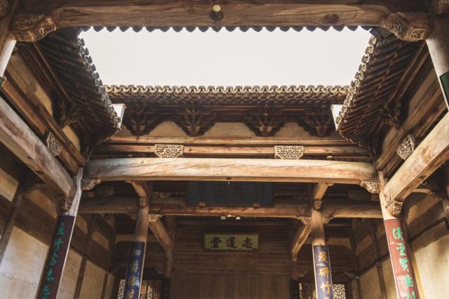Di Huizhou, atap terbukanya kecil tapi tinggi, dan ruangan di sekitarnya dapat menghalangi sinar matahari di hari yang panas, memungkinkan bagian bawahnya tetap dingin, tambahnya.